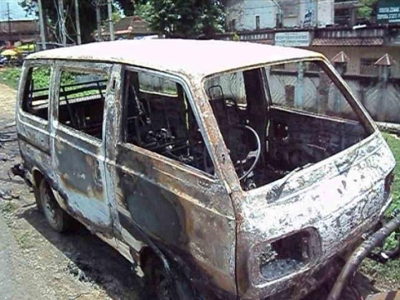 Maruti Van sat on fire
